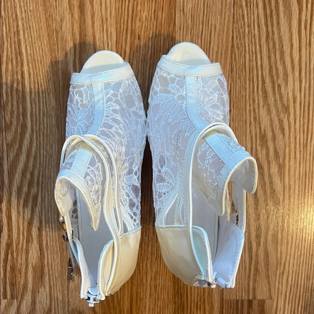 Elegant Cream Lace Peep-Toe Heels - Picture 3 of 5